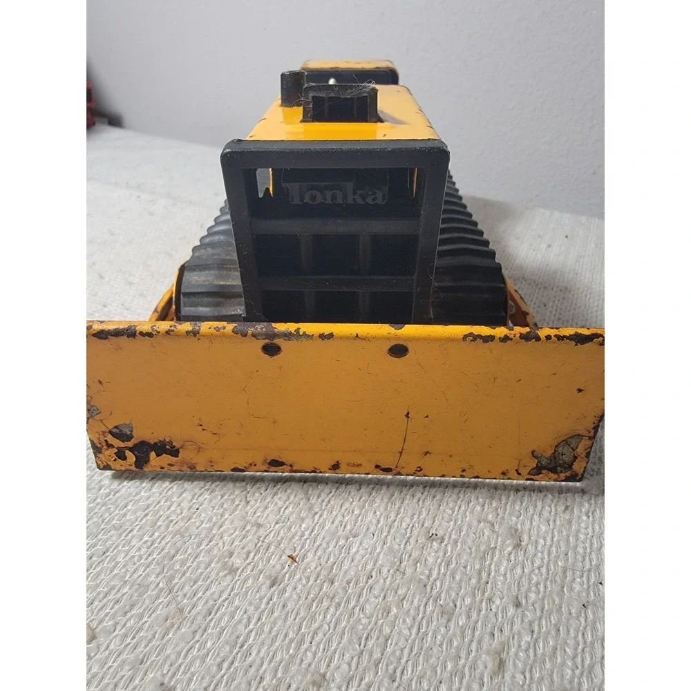 Vintage Tonka T-6 Bulldozer Pressed Steel Crawler Yellow Tractor Rubber Track